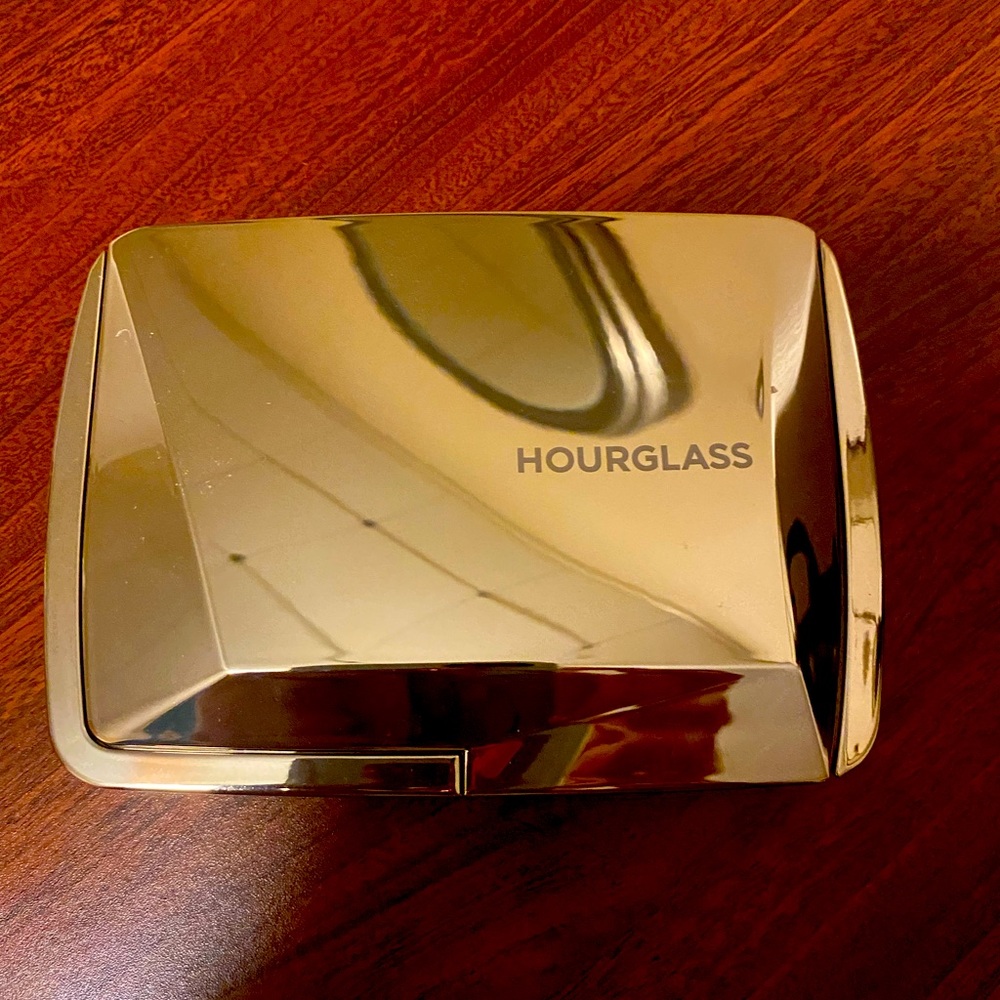 Hourglass Cosmetics Ambient lighting edit